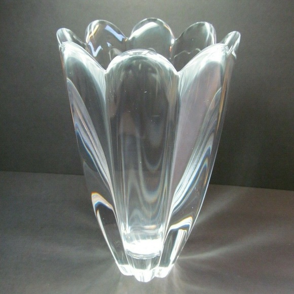 Elegant Clear Mayflower Glass Vase 6.6” new in box - Picture 3 of 11